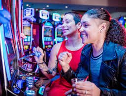 triple999 ဂိမ်းပရိုဗိုင်ဒါများ — Live Casino နှင့် Slots